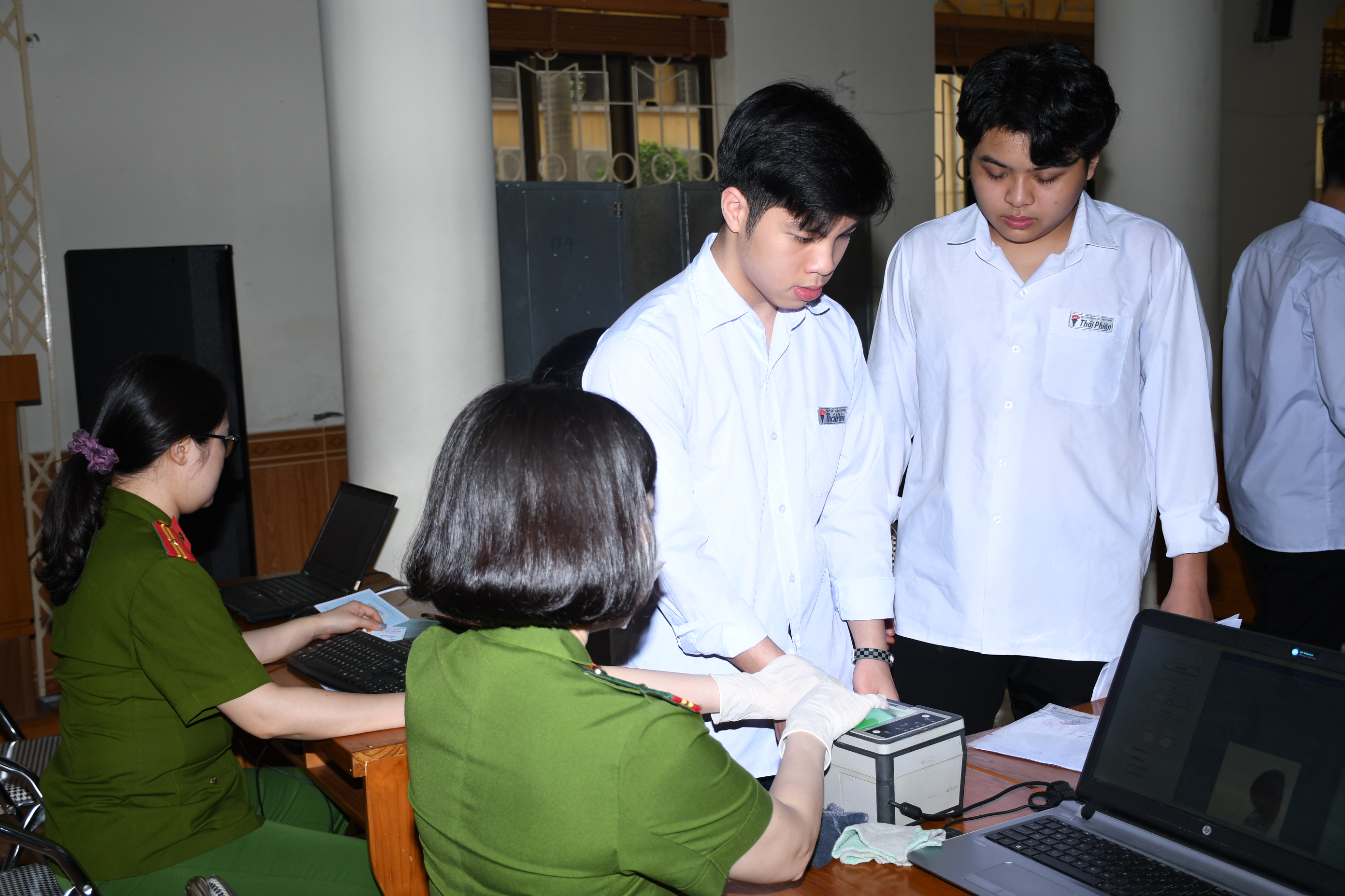 Hoàn chỉnh 1.597 hồ sơ CCCD gắn chíp điện tử lưu động tại trường THPT Thái Phiên